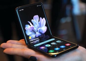 Samsung may launch a super-flagship foldable phone this year
