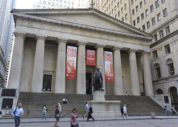 Wall Street’s Political Gamble