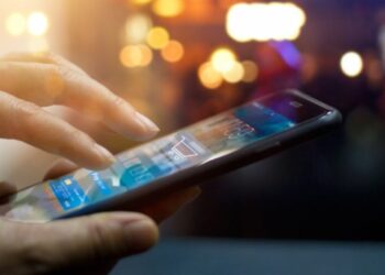 Experts Urge US Fed for Emergency Rate Cuts Amid Market Turmoil