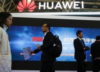 Huawei’s Mobile Devices Near a Billion as Apple Rivalry Heats Up