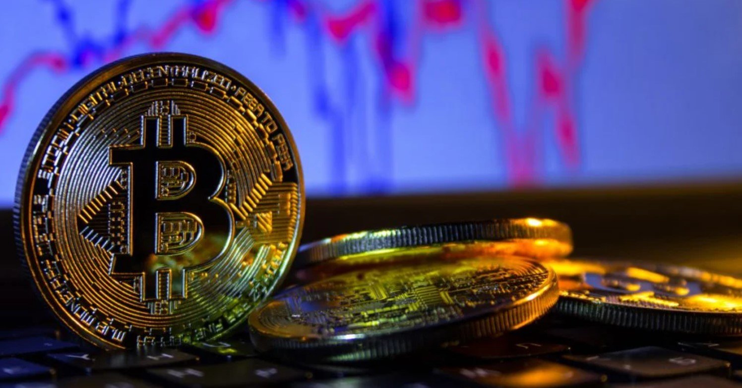 Bitcoin’s Exodus from Exchanges: A Prelude to New Highs?