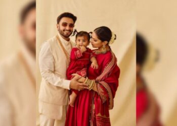 Deepika Padukone and Ranveer Singh reveal daughter Dua for the first time on Diwali Deepika Padukone and Ranveer Singh reveal daughter Dua for the first time on Diwali.